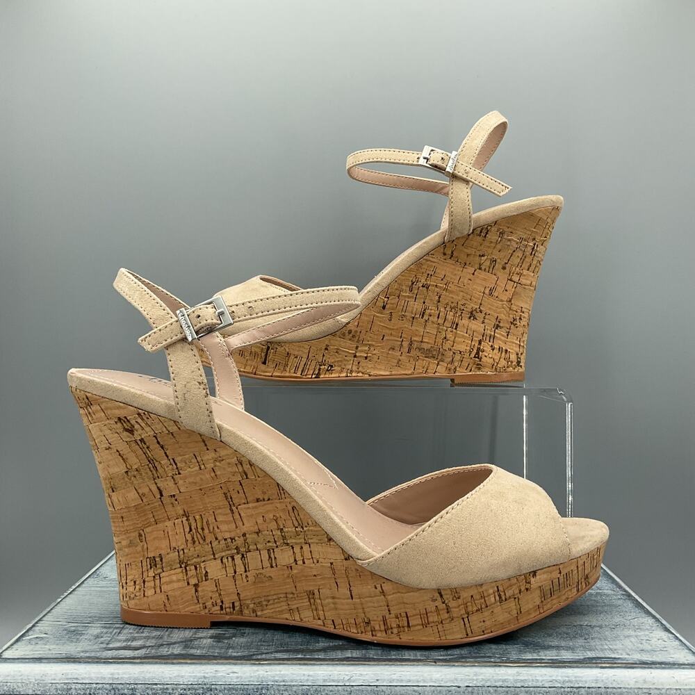 NEW Charles by Charles David Women’s Lambert Wedge Sandals Beige Size 10M